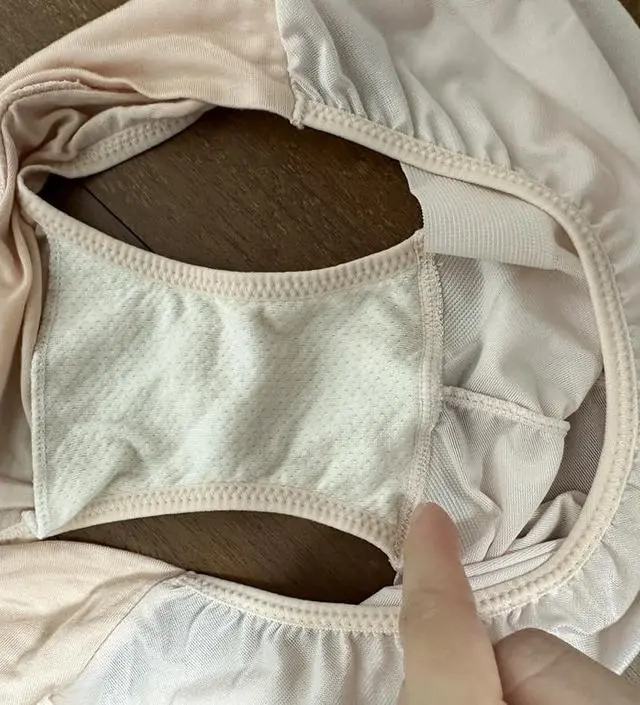 편하긴 업청 편해요... 근데 약간 개인적으로 단점을 꼽자면 패드 부분이 너무 짧아요.