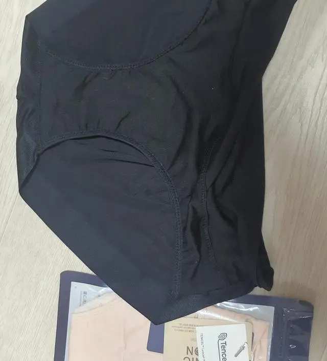 레이디제인 유튜브 보다가 구매하기로 결심하고 사봤는데 엉덩이나 허벅지쪽이 끼면 어