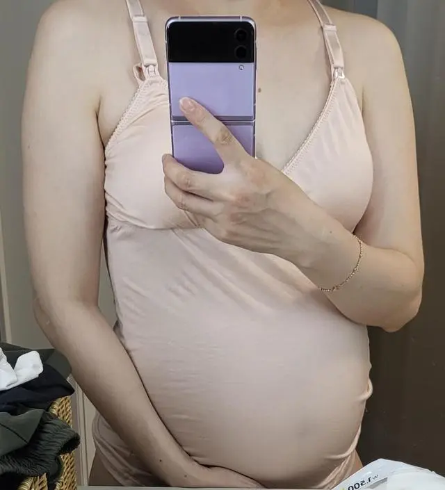 나중에 배가 잘안빠진다고들어서 일부러 큰사이즈 77 구매했는데 딱맞고좋아여ㅎㅎ 산후