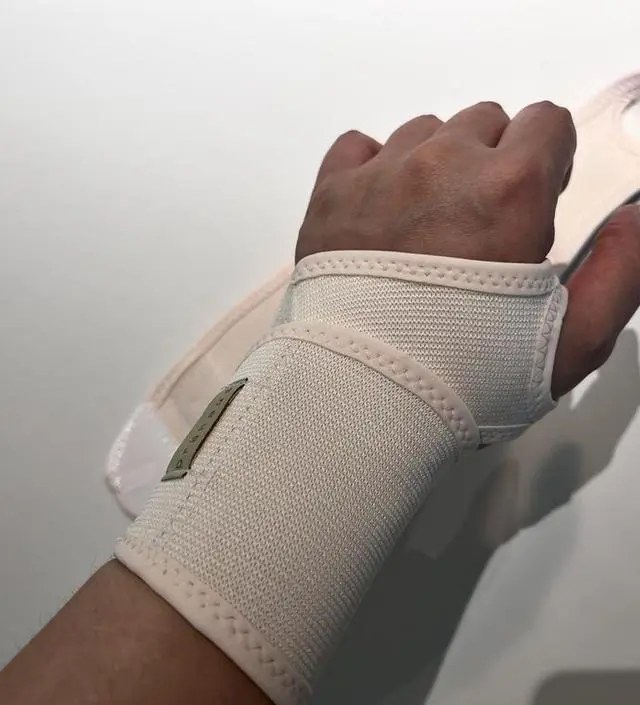 손목보호대 편하고 좋네요
