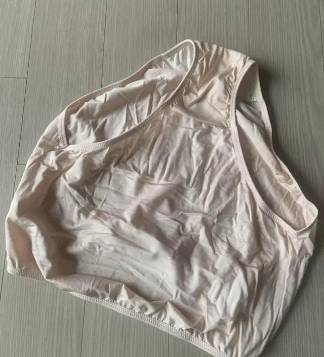 잘맞고 너무 편하네요. 배에 올라와서 불편할까걱정했는데 아무느낌없어요.안입은것처럼