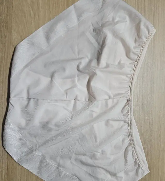 아쿠아x 원단은 처음 사봤어요! 원단 촉감이 부드럽고 야들야들하니 착용감이 좋아요 
