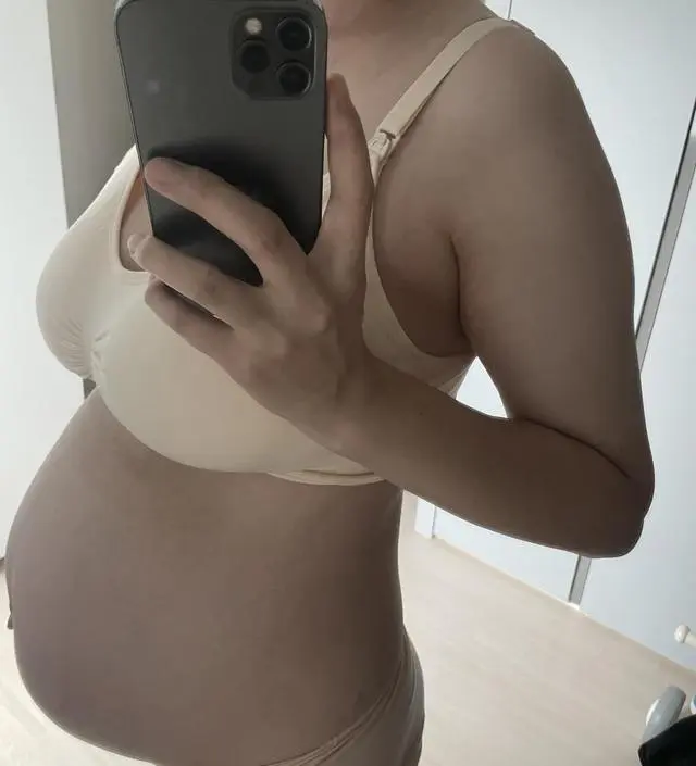 모유수유 예정이고 임신하고 가슴이 많이 커져서 젤 큰사이즈로 사봤어요! 사이즈가 많