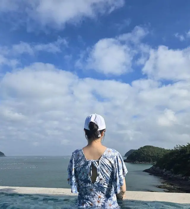 23주차에 주문해서 입어보고, 24주차에 휴가 다녀왔어요. 임신하고 살이 붙기 시작할때