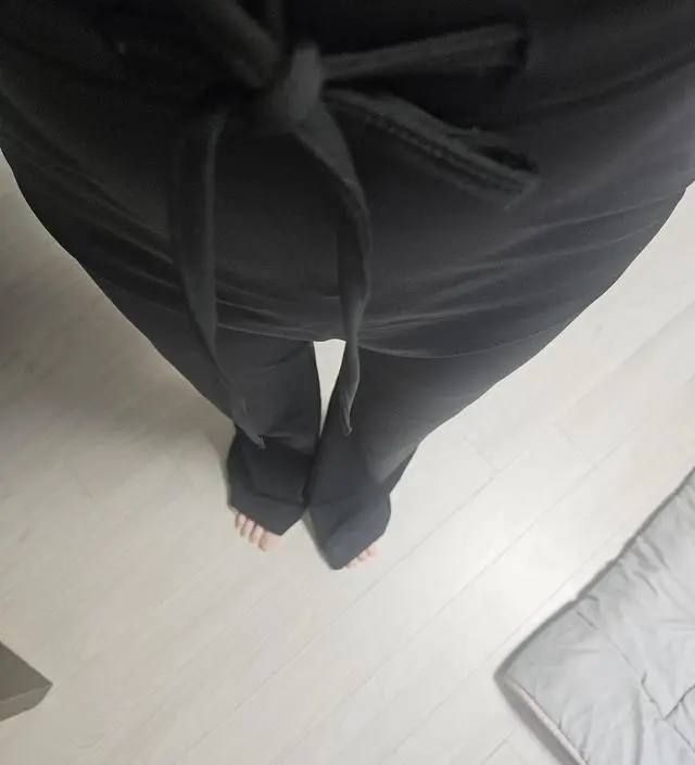 키 158~159에 21주차 47kg에요! 모델착용컷 보면 바지가 배 나온 부분에 있어 배둘레도