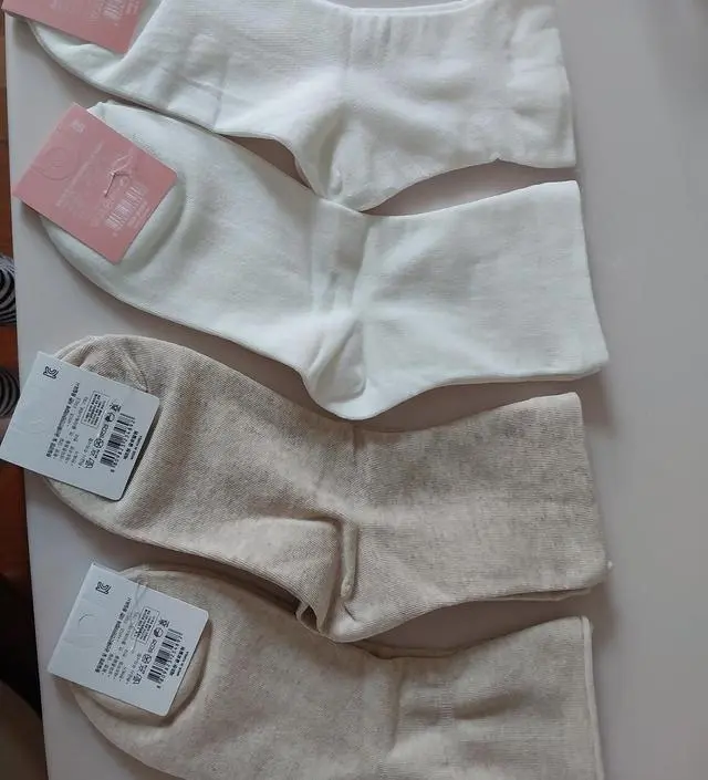 무압박 밴드 양말이랑 비교했을때 압박정도는 비슷해요.
