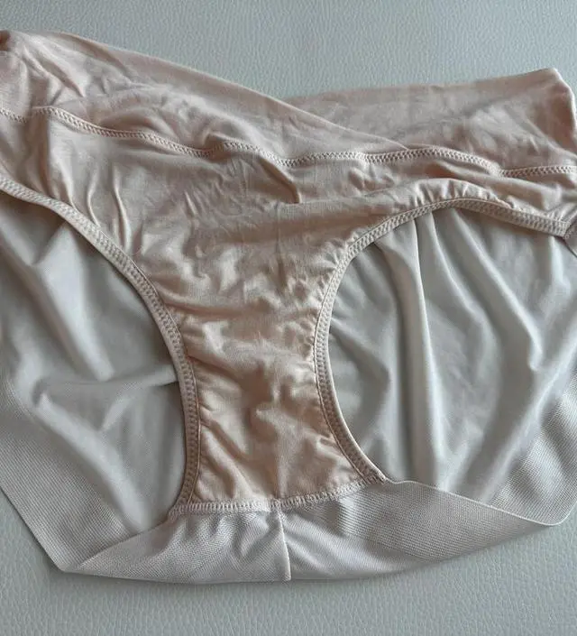 안입은 것 처럼 편하네요! 사이즈 고만하다 시켰는데 잘맞아요 ! 언제 이렇게 살이 찐건