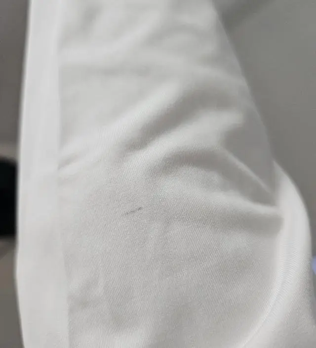 팔 부분에 이염있어요. 검수 정확히 하고 보내주세요.
