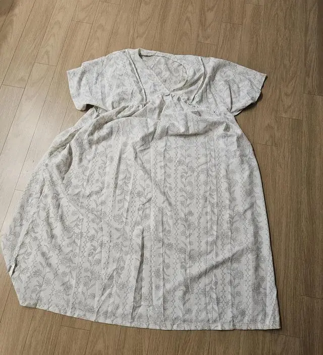 가격이 싸서 막입을려고 샀는데 퀄이 좋아서 자주 입게 되네요! 예쁩니다