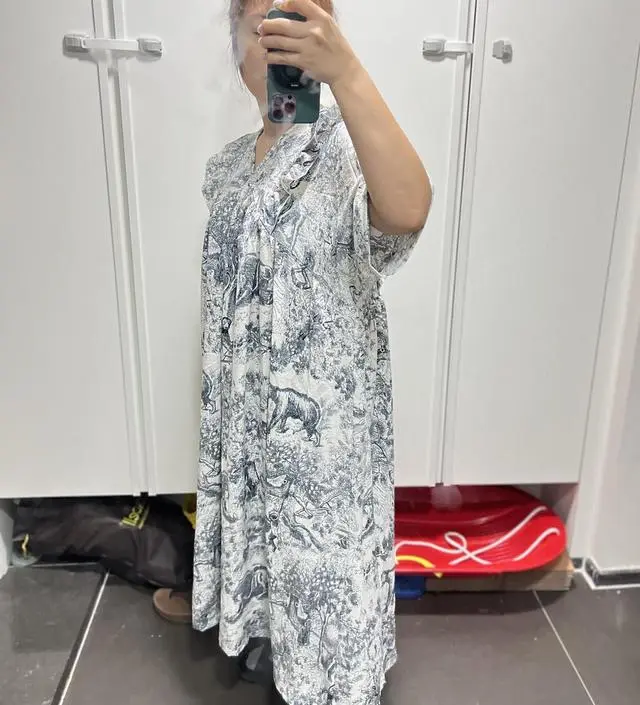 너무 시원해요. 넉넉해서 누구든 다 입을만한 루즈핏이라 집에 와서 쉴땐 꼭 이 옷을 찾