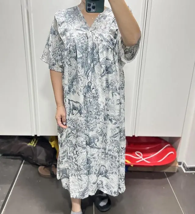 너무 시원해요. 넉넉해서 누구든 다 입을만한 루즈핏이라 집에 와서 쉴땐 꼭 이 옷을 찾