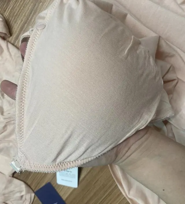 평소 75d, e를 입어 사이즈 고민이 많았는데 잘 맞습니다. 브라탑이라고 하고 밑가슴만