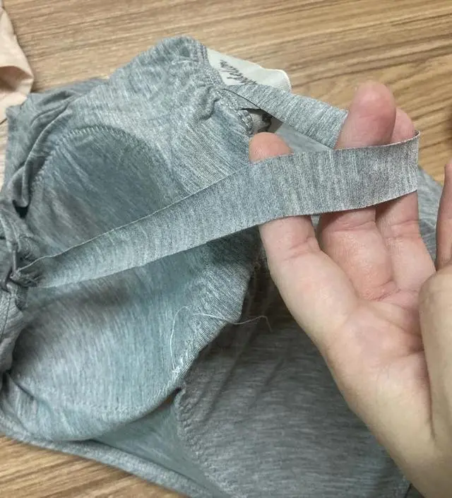 리뷰가 없어 사이즈 고민을 했는데, l는 내부 밴드 밑가슴 34, xl은 민가슴 37.5라고 하