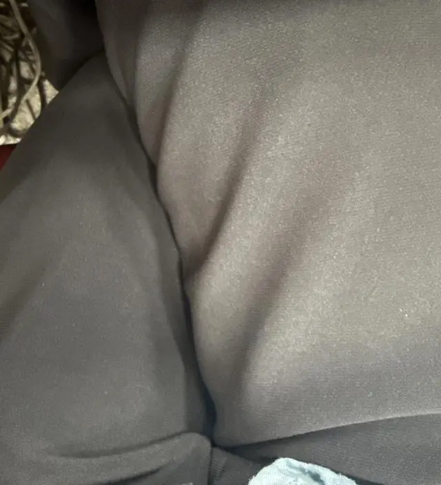 엄청 편해요!! 스판이 있어 움직이기 편하구 배부분은 타이트하지 않아서 너무 좋아요 