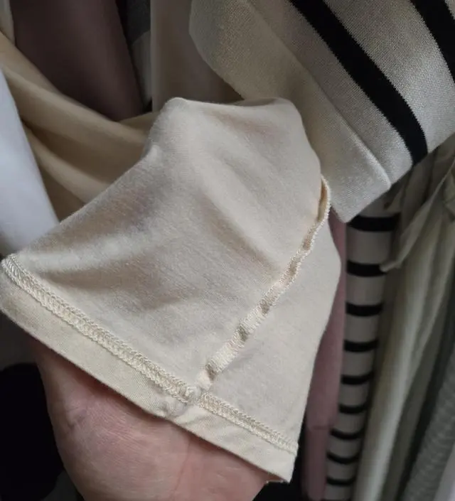 요즘 날씨가 너무 더워서 잘때 입으려고삿어요.
