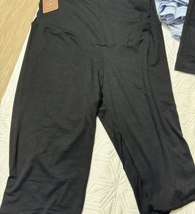 지금은 초기라서 M 사이즈 입고 배 좀더 나오면 L 사이즈 입으면 딱 좋을것같아요 ㅎㅎ