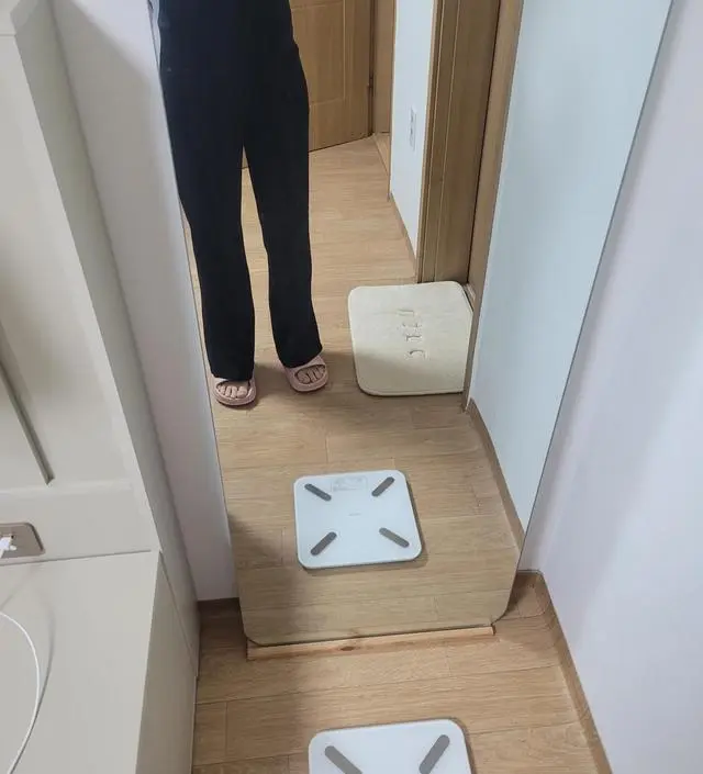 반신반의하면서 구매했는데 생각보다 편하고 정말 슬랙스 같아요!!!
