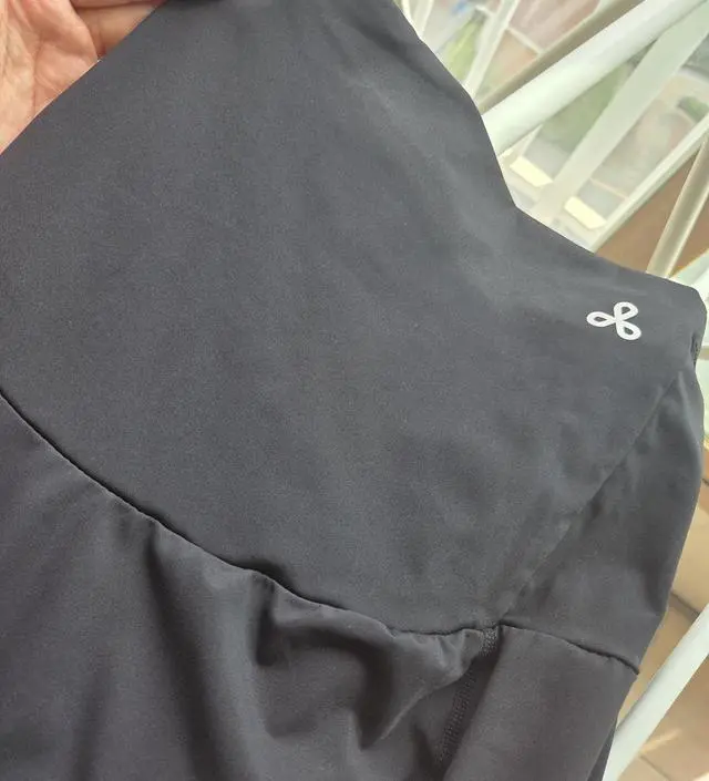 쫀쫀하게 잘 늘어나서 필라테스갈때 입어요