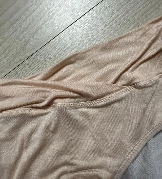 처음 사봤는데 에어리즘같은 소재는 아니에요
