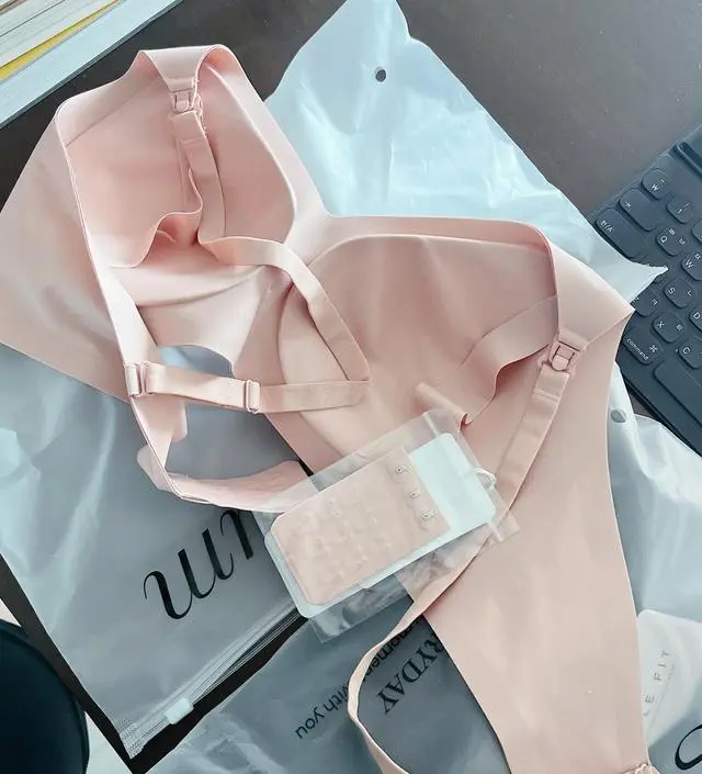 만삭인데 샀던 브라중에 제일 부드럽고 편하고 왜 이제 샀나싶네요~ 가격도 좋고 잘 입