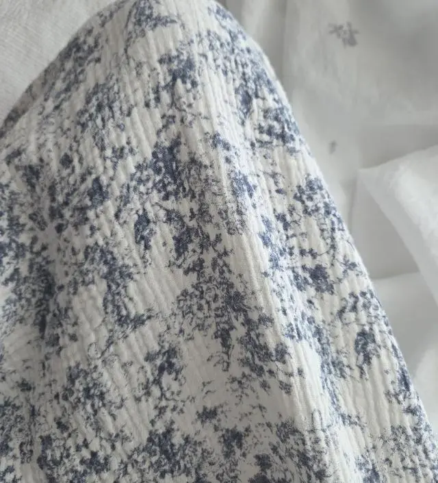 반팔을 샀는데 너무 예쁘게 잘 입어서 긴팔도 샀어요