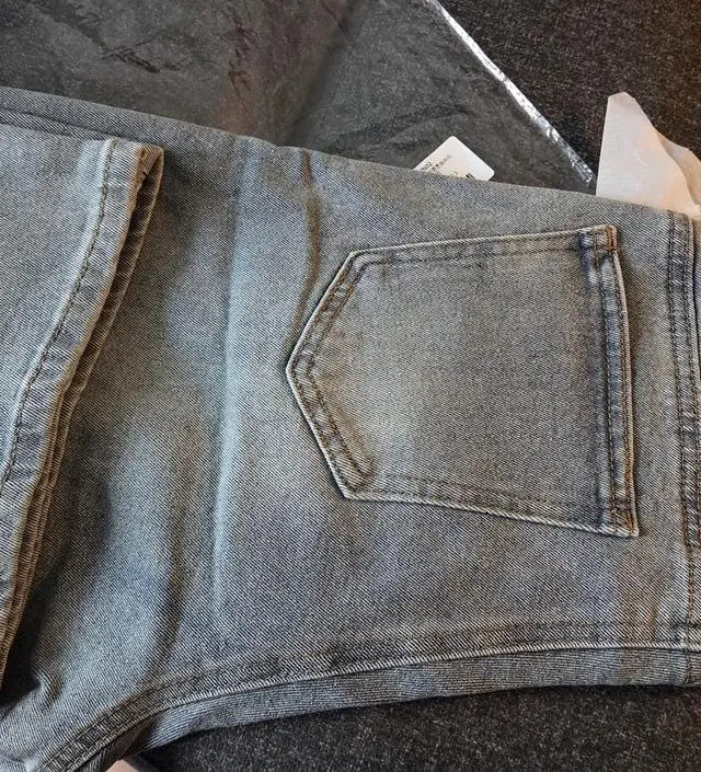 임신은 안 했는데 선물로 사고 있네요ㅎㅎ 핏이 예뻐보여 둘째를 임신한 친하고 어린 동