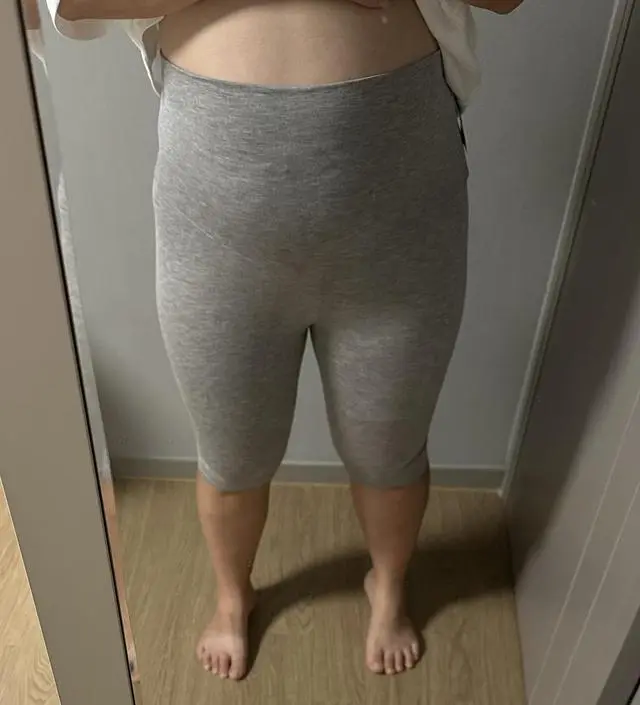 바지가 넘 편해서 잠옷으로 입어도 될것 같아요 롱티 입으면 잠옷겸 외출복겸 넘 잘입을