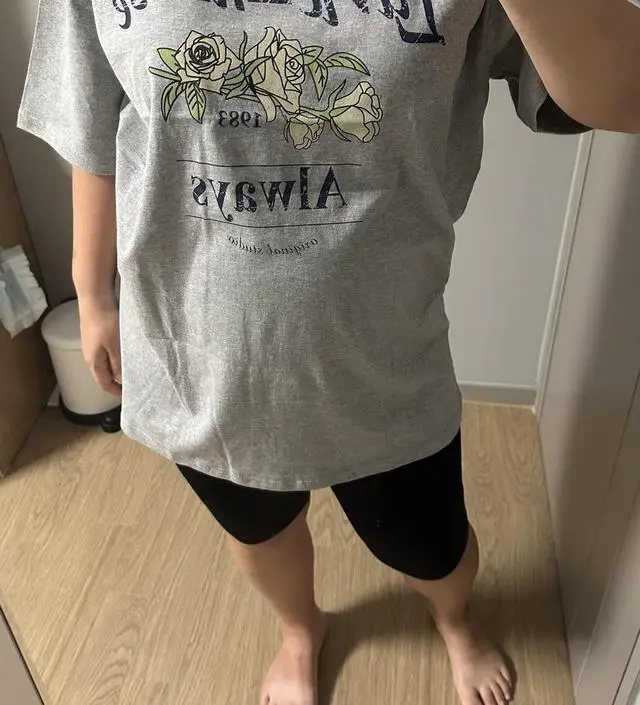 바지가 넘 편해서 잠옷으로 입어도 될것 같아요 롱티 입으면 잠옷겸 외출복겸 넘 잘입을