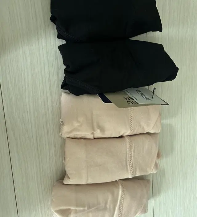 검정색만 있음 좋았을텐데 그건 좀 아쉬워요 확실히 배가 편하네요! 26주인 저에게 아직