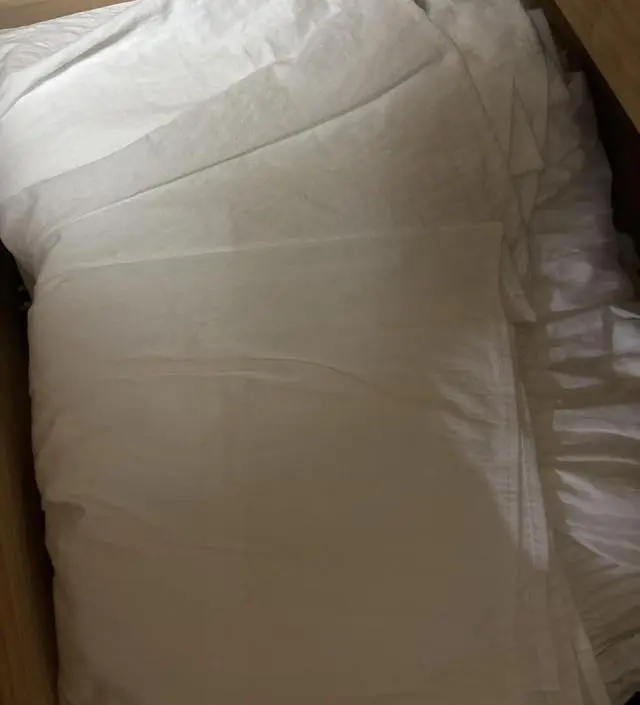 산후에도 입고 싶어서 겸용으로 샀는데 일반 임부복보다 허리가 너무 쪼여서 둥이 임신