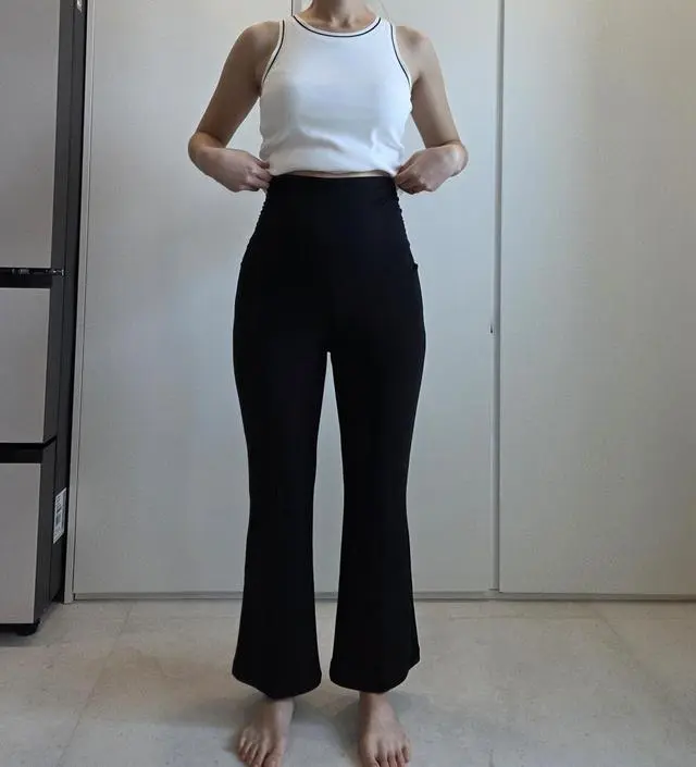 넉넉히 사이즈 잘맞고 신축성 좋아서 만삭때도 잘 입을 거 같아요. 키가 169인데 롱다리