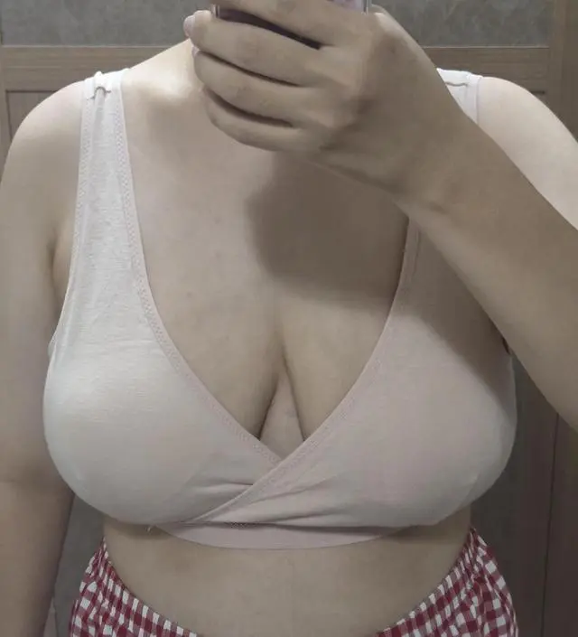 랩 형식이라 수유하기 편하고 입었다 벗었다 하는 스타일이라 답답하지도 않고 좋아요