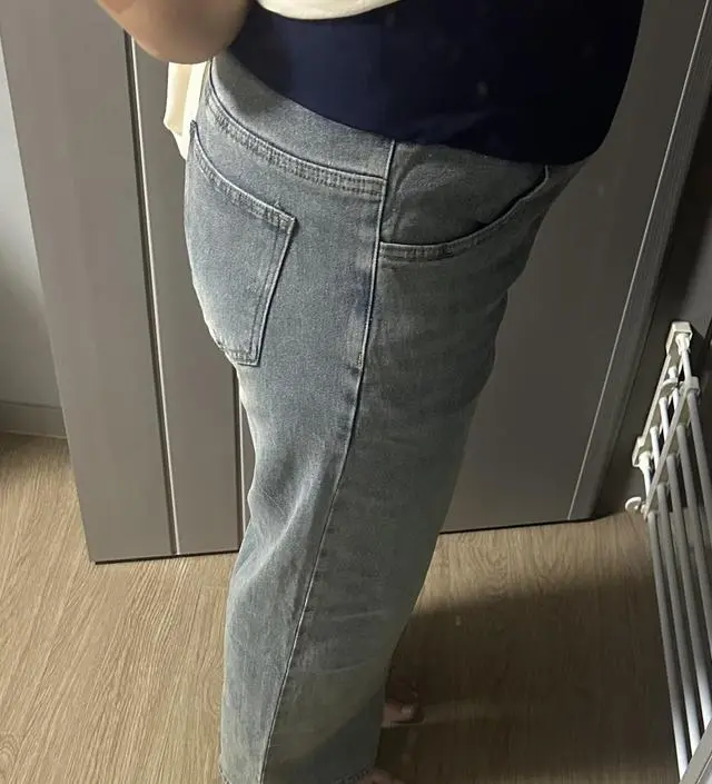 161기준 길이가 발등에 딱 떨어지고 뒷꿈치는 1센치정도 떠서 댕강댕강한 느낌이 듭니다