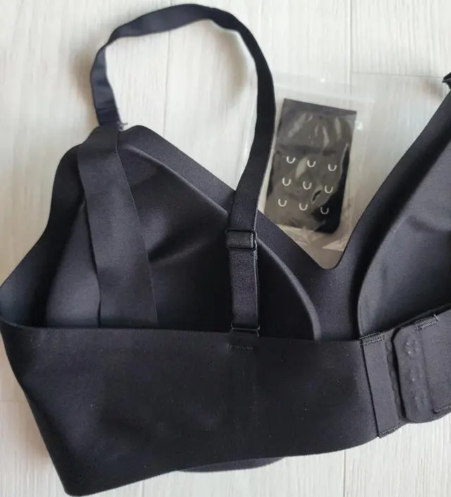 곧 출산을 앞두고 있어 구매했습니다. 조이는게 싫어서 한 사이즈 업해서 구매했는데 M