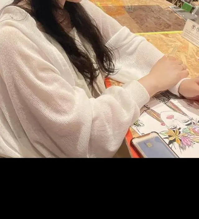 사이즈가 좀크게나와서 딱떨어지는 핏은 아니지만 여리여리해요