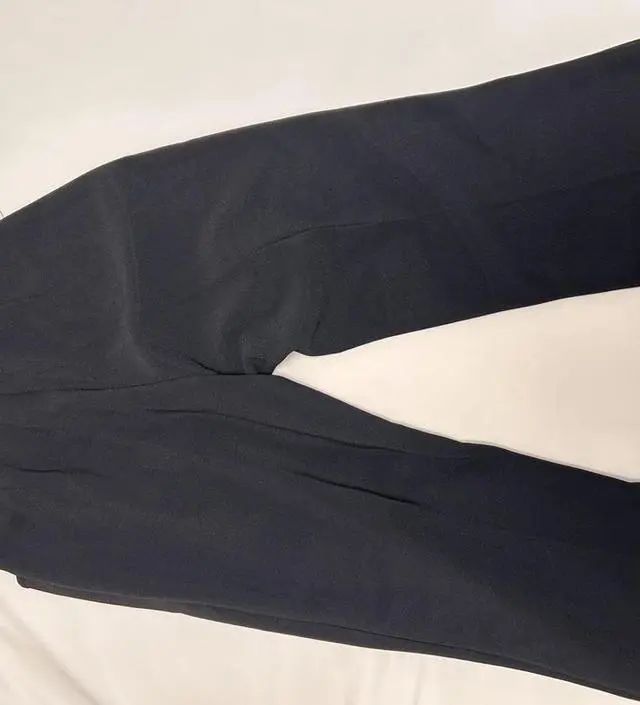 기존에 입던 바지가 불편해서 구매했는데 배 부분이 편하고 출근용으로도 부담없이 입을