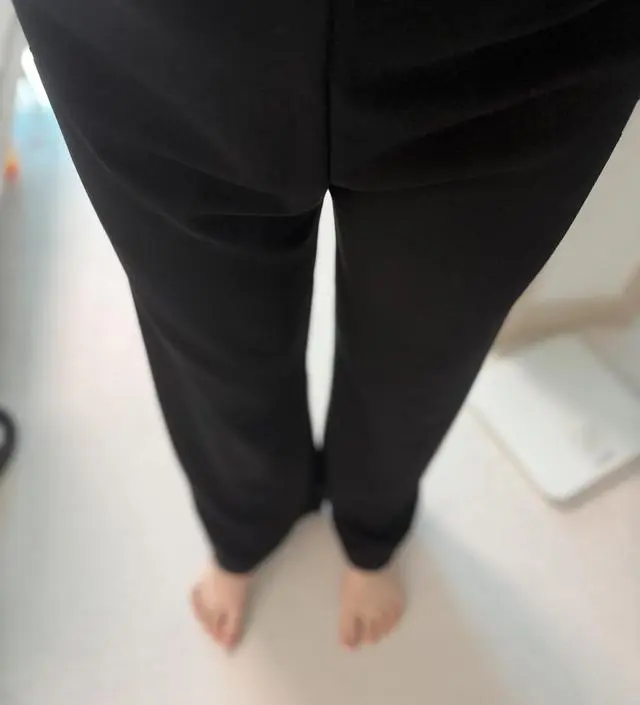 핏 무난함 근데 164cm인데 밟힐락말락하니 저보다 키 작은 분은 안 사시는게...