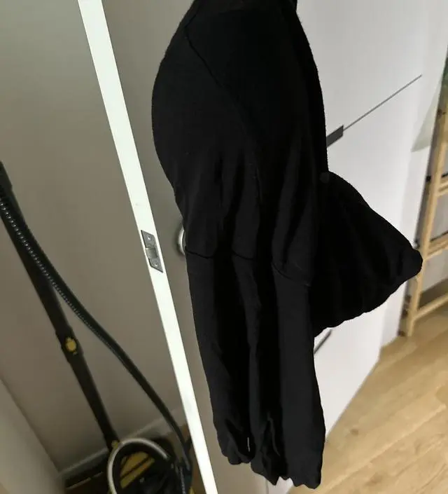 이건 조금 아쉬워요 그냥 가운데만 벌려서 가슴을 빼낼 수 있고 가슴 위에 후크는 없어