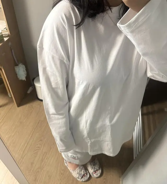 루즈핏 넉넉하니 편하고 좋네요~ 만삭까지 쭉 잘입을것 같아요! 원단이 넘 좋아서 스탠