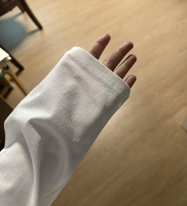 루즈핏 넉넉하니 편하고 좋네요~ 만삭까지 쭉 잘입을것 같아요! 원단이 넘 좋아서 스탠