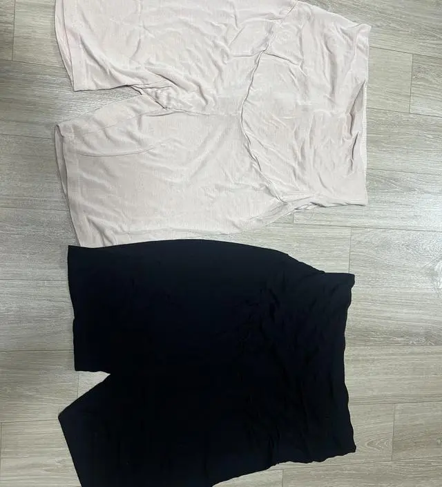 지금 22주인데 xl는 아직 좀 크네요 그래도 만삭때까지 입을 생각하고 산거라 잘 입고 