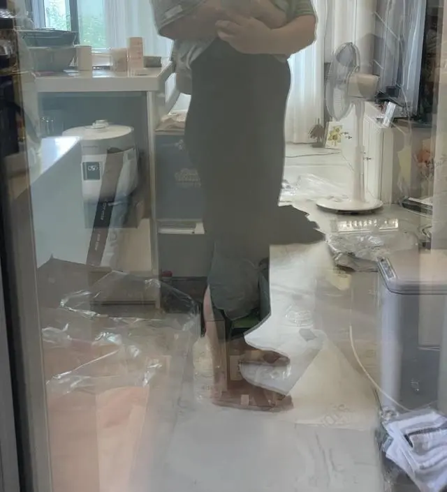 이런 치마 좋아하는데 가을엔 맨다리로 입소 겨울엔 안에 레깅스입으면 딱일거같아요 말