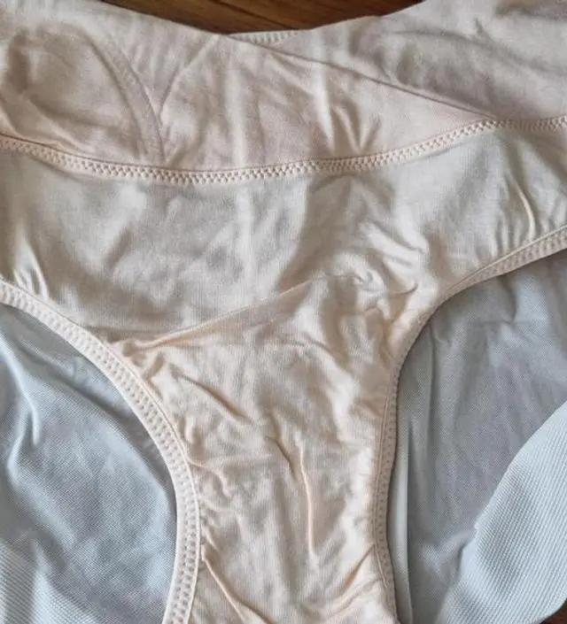 배가 압박되지않고 편하고 좋습니다~~ 출산후에도 잘 입을거같아요