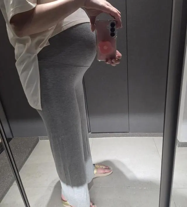 조리원 준비물로 요가바지가 있어서 급하게 주문했는데 와 신축성 짱 좋네요!! 안입은거