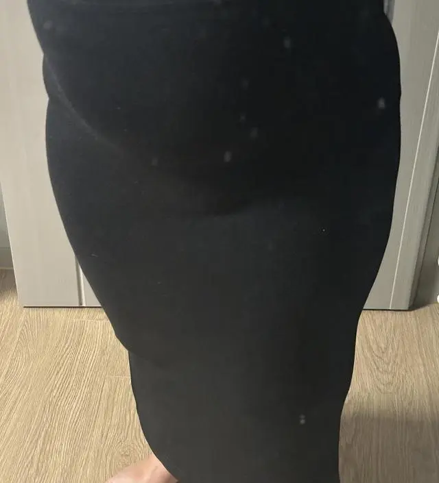 원단이 차르르 쫀뜩하니 좋네요~! 군살까지 가려주는 핏은 아니나 롱티 잘 활용하면 날