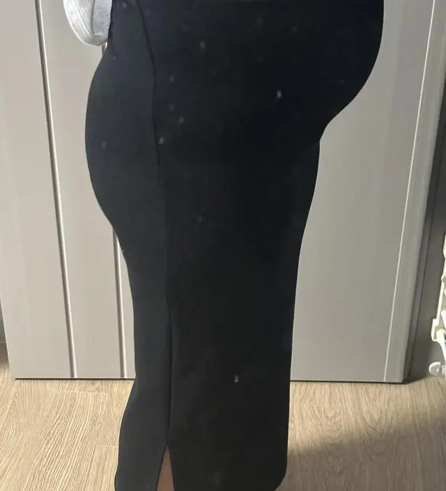 원단이 차르르 쫀뜩하니 좋네요~! 군살까지 가려주는 핏은 아니나 롱티 잘 활용하면 날