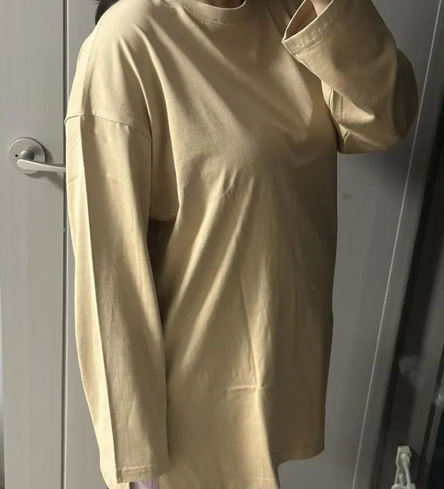 예쁜 베이지색입니다~ 레깅스에 입기 좋은 길이고 편하고 원단도 좋아서 만삭+산후조리