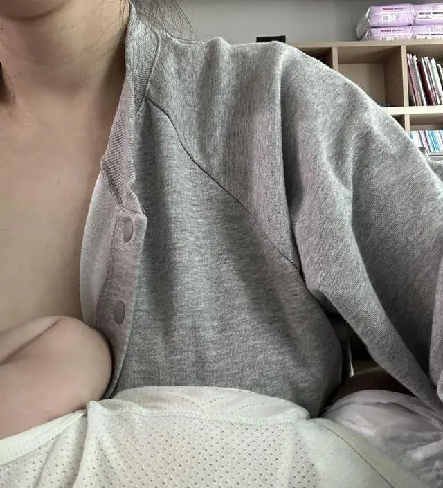 아기는 태열땨문에 에어컨 온도를 낮춰야하는데 저는 너무 추워서 구매했어요. 두께가 