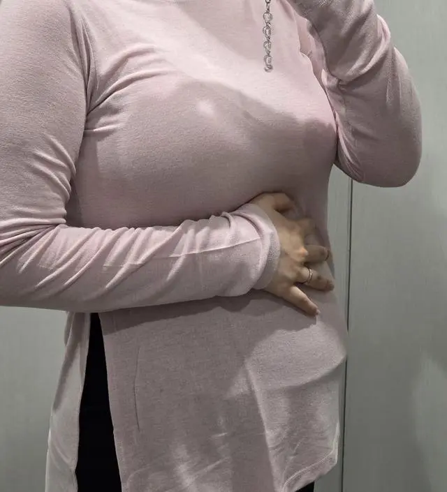 촥 달라붙으니 좋아요 ㅎㅎ 가을이 되니까 긴팔로 장만했어요 살짝 톤다운된 핑크색이 