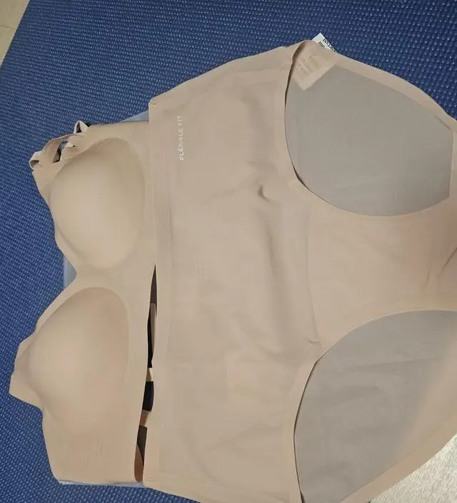 생각보다 커서 놀랐어요!!입어봐야 알 것 같아요~